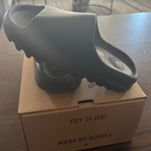 Yeezy (YZY) Slides by Adidas [size 7]